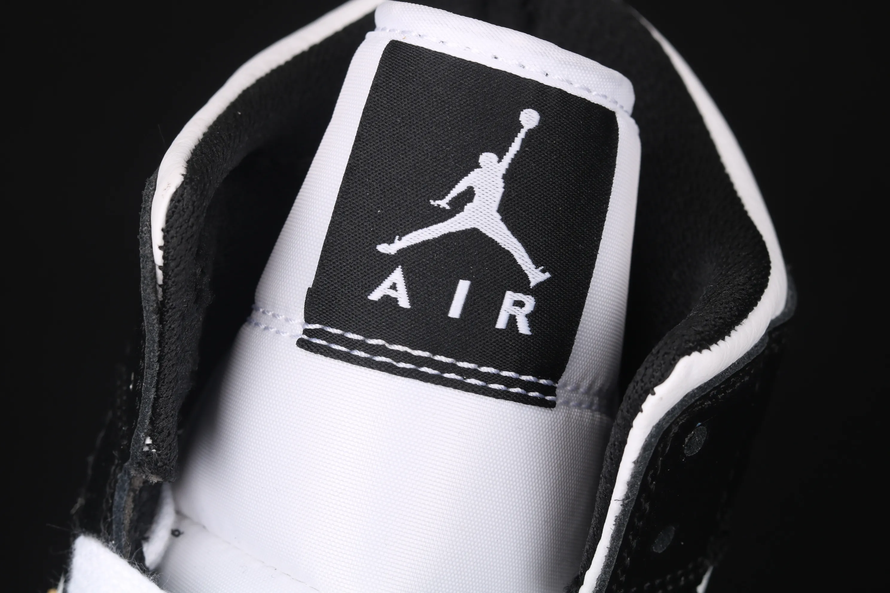 All categories Air Jordan Jordan series basketball shoes Air Jordan 1 Mid Air Jordan 1 Mid AJ1 Joe 1 red and yellow color hook Yuanyang mid-top basketball shoes BQ6472-063